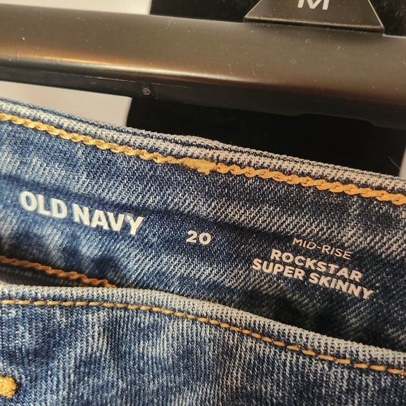 Old Navy Mid-Rise Rockstar Super Skinny Suze 20 Ankle Jeans NWT Robbie Distresse - Picture 4 of 11